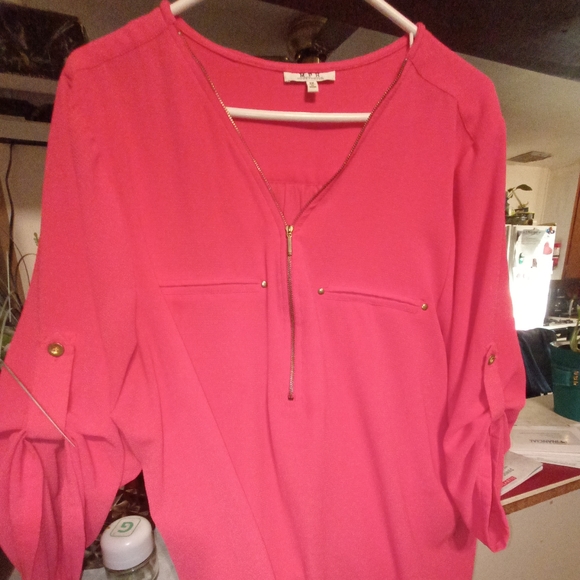 Woman's Top - Picture 2 of 4